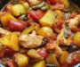 Poulet aux poivrons et pommes de terre fondantes en sauce tomate : Une Recette Incroyable Ultime à Découvrir